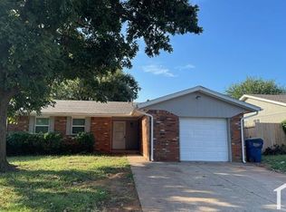 620 W Carson Dr, Mustang, OK 73064