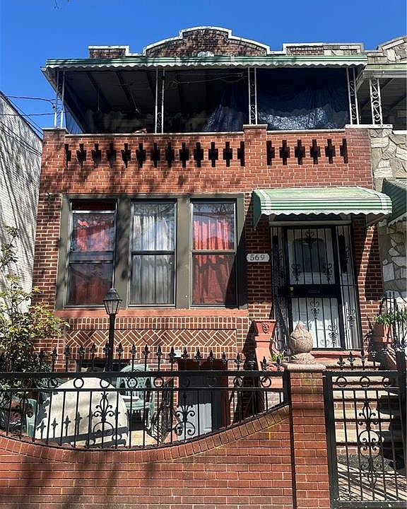 1st image of 569 Chester St