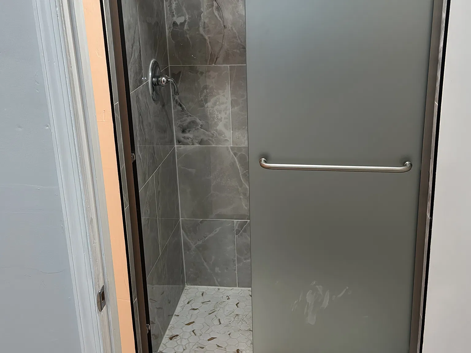 3 bed, 1400 sqft, $3,000 — Photo 2