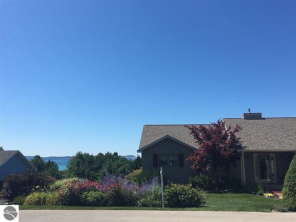 3rd image of 73 S Highland Dr