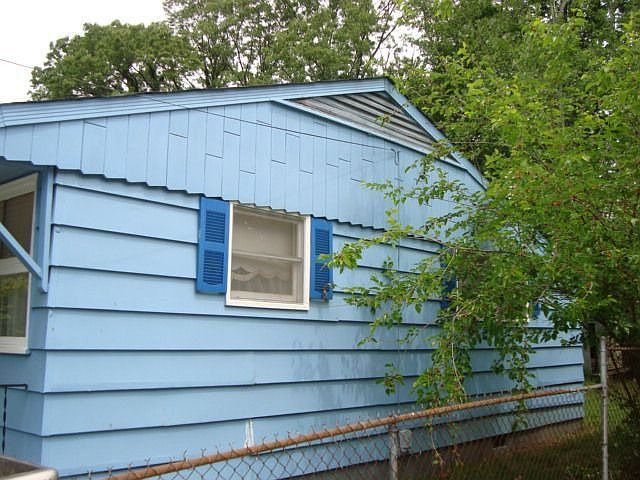 2nd image of 148 Lowell St