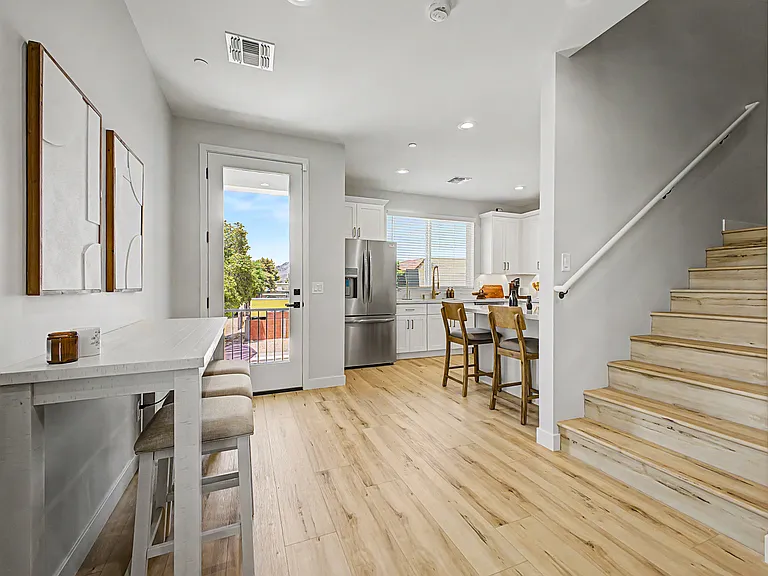 2601 E Clarendon Ave #9 — Photo 32