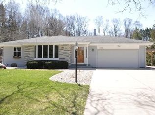 8509 W Sunnyvale Rd, Mequon, WI 53097