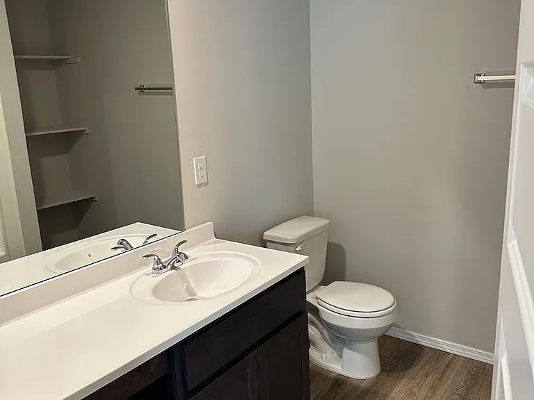 10004 SW 42nd St — Photo 9