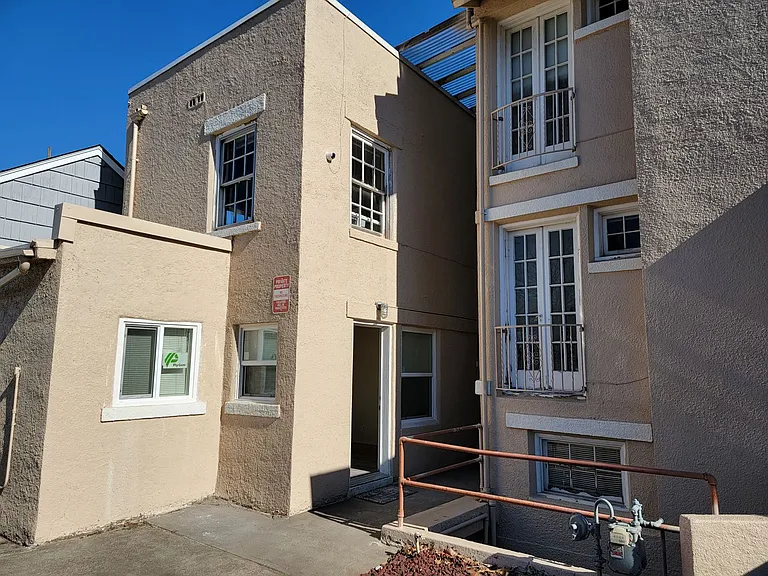 Avondale Apartments — Photo 79