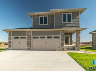 7504 Kenton Ln, Sioux Falls, SD 57108
