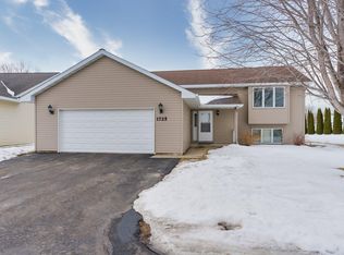 1725 Bassett Dr, Mankato, MN 56001
