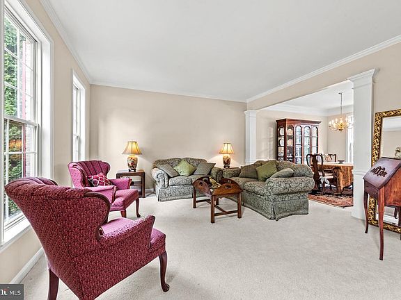 5th image of 11 Brook Hill Ct