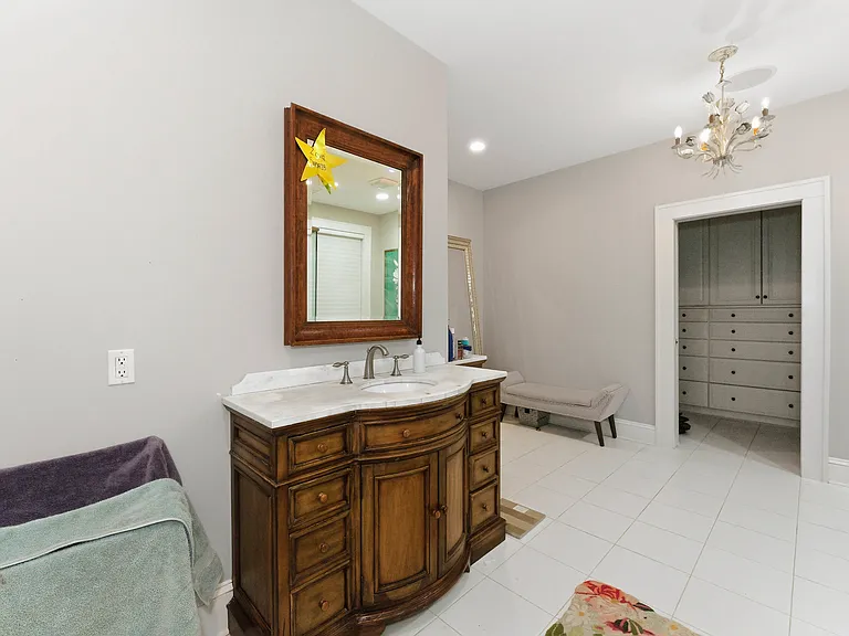 4000 Windsor Dr — Photo 33