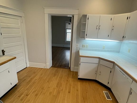 5th image of 114 E Park Dr