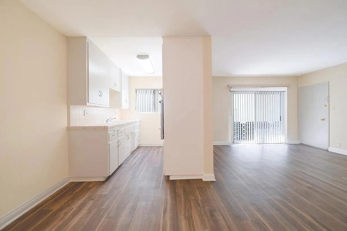 715 E. Providencia Ave — Photo 4