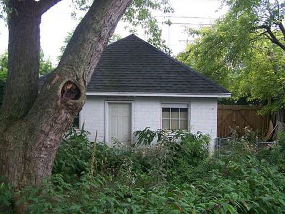 5th image of 813 Greenlawn Ave