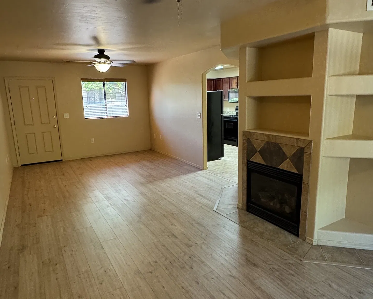 2 bed, 2.5 bath, 1412 sqft, $1,600 — Photo 2