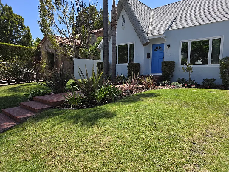 153 S Swall Dr — Photo 38