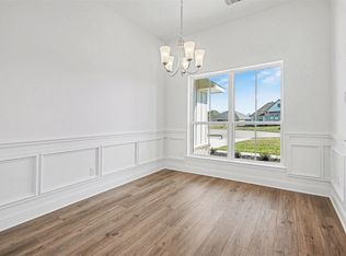 8 Keystone Ct, Angleton, TX 77515