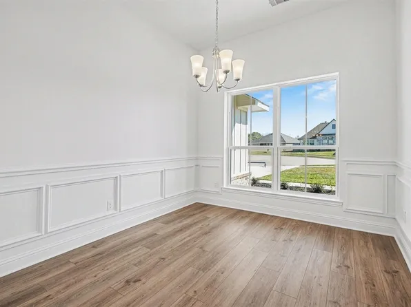 8 Keystone Ct, Angleton, TX 77515