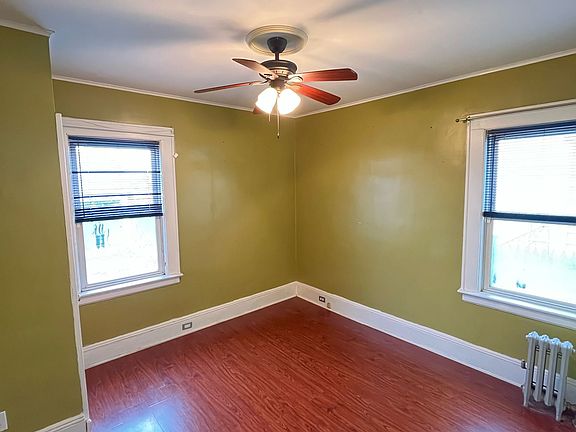 3rd image of 31 Elmwood Ave Floor 1