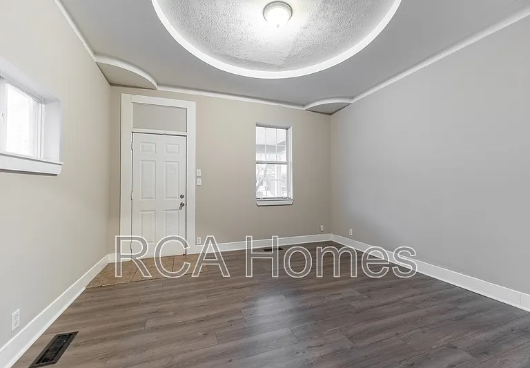 704 Sanders St — Photo 1