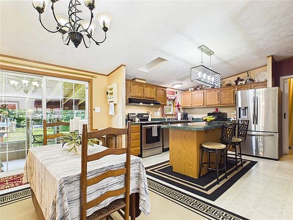 3rd image of 87 Collins Rd