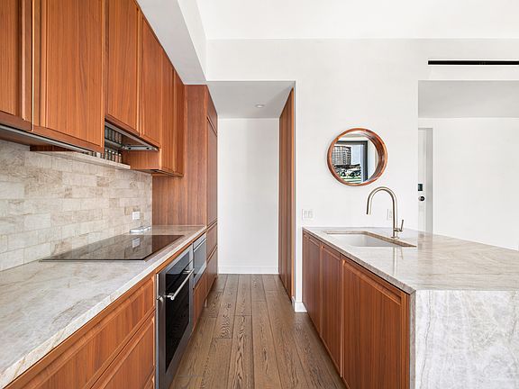 4th image of 30 E 31st St #16