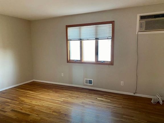 Living room: Call 646-334-2985
