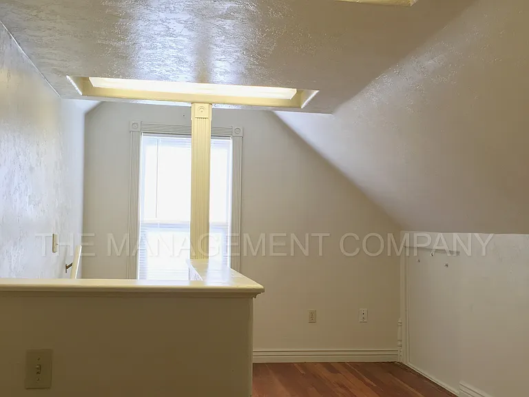 576 Addison Ave W — Photo 24