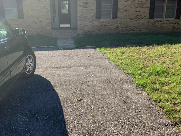 407 S Baker St #4, Lindale, TX 75771