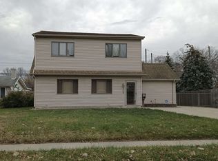 21700 Ridgeway St, Saint Clair Shores, MI 48080