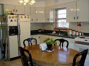 EAT IN KITCHEN