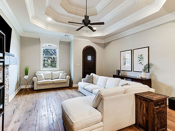 5th image of 207 Golden Cypress Dr