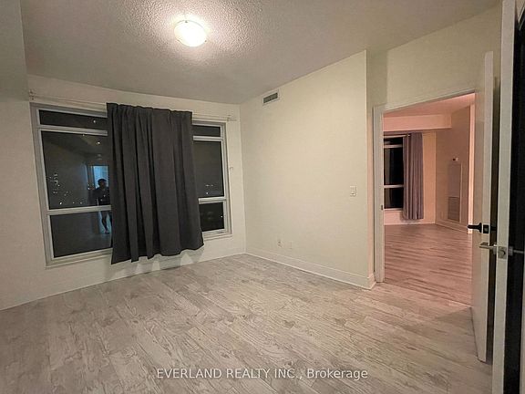 2nd image of 125 Village Green Sq #610