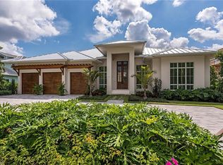 1900 Crayton Rd, Naples, FL 34102