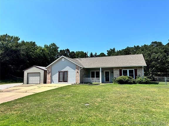 2nd image of 7415 Royalwood Way
