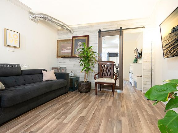 4th image of 980 NE 170th St APT 218
