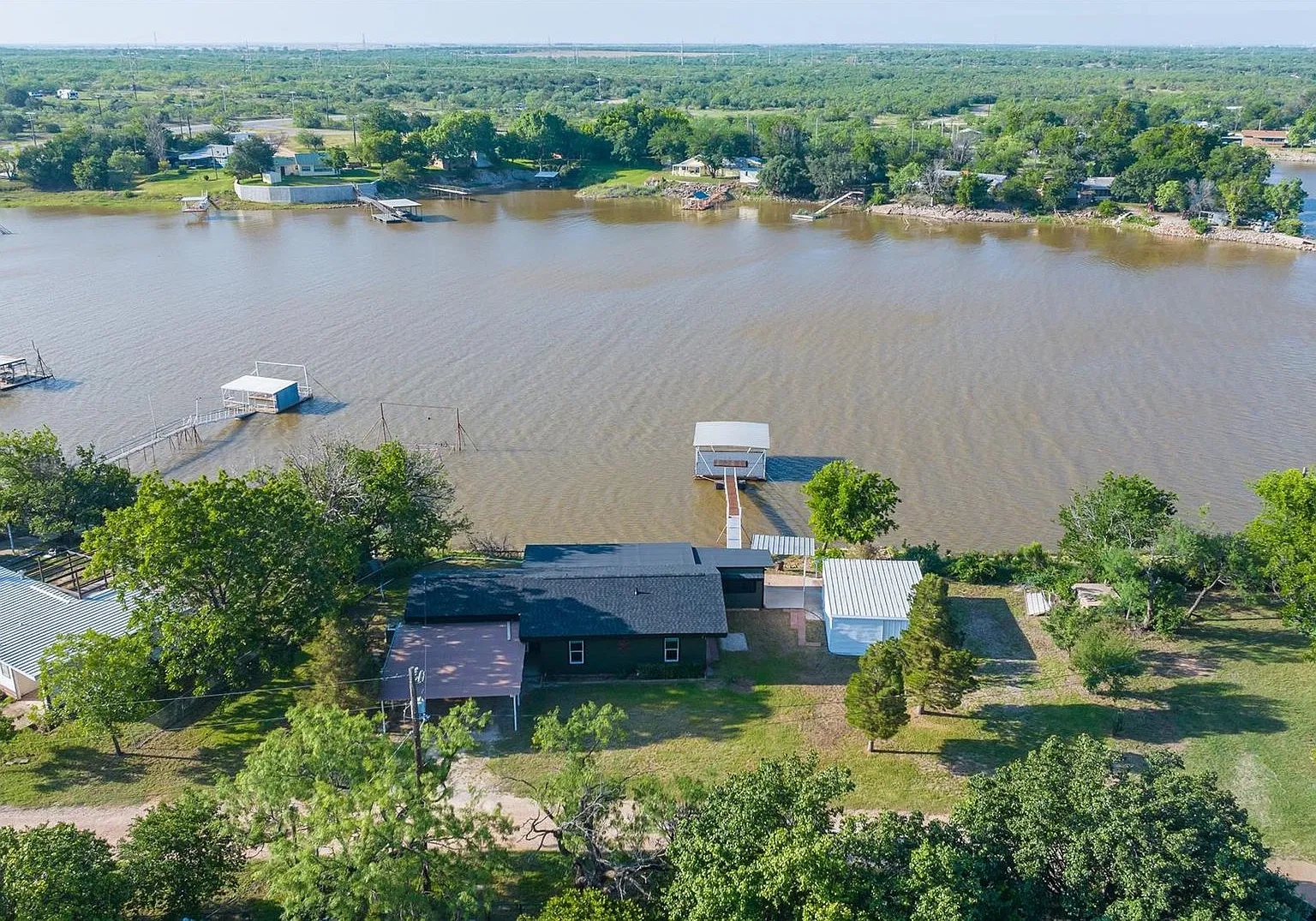 Lake House! Dock! 2 Bed, 1 Bath, 2 Living! — Photo 1
