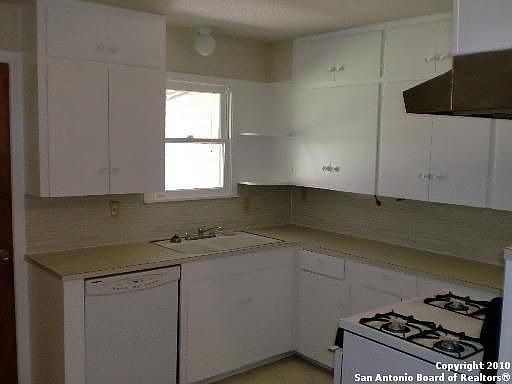 3rd image of 215 Wilcox Ave