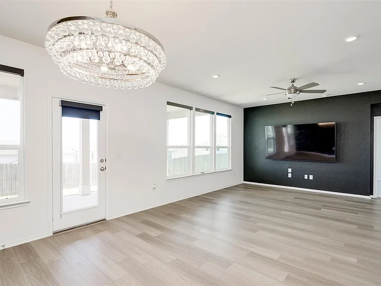 8203 Tranquil Glade Trl — Photo 32