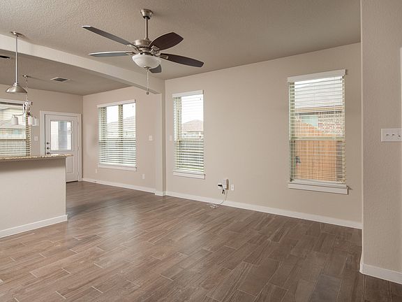 3rd image of 557 Creekside Frst