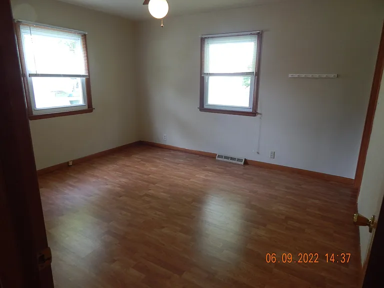 922 Penguin St — Photo 9