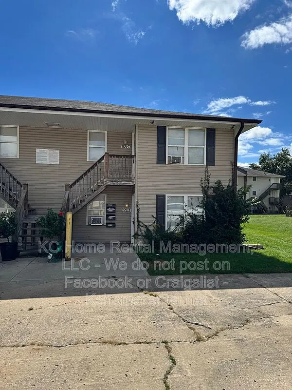 2 bed, 1.0 bath, $875 — Photo 2