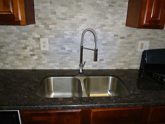 4th image of 991 Brighton Dr
