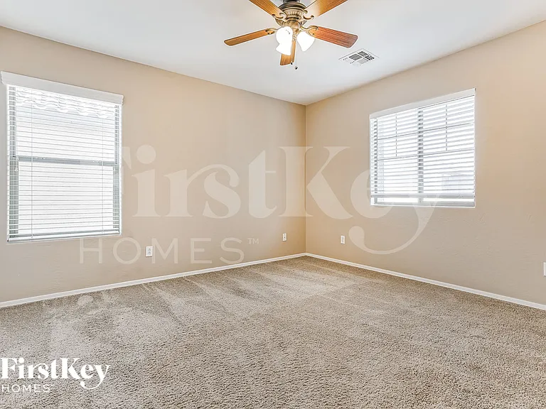 127 E Catclaw St — Photo 11