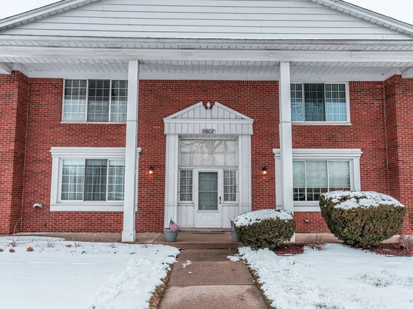 19802 Harper Ave APT 203, Harper Woods, MI 48225