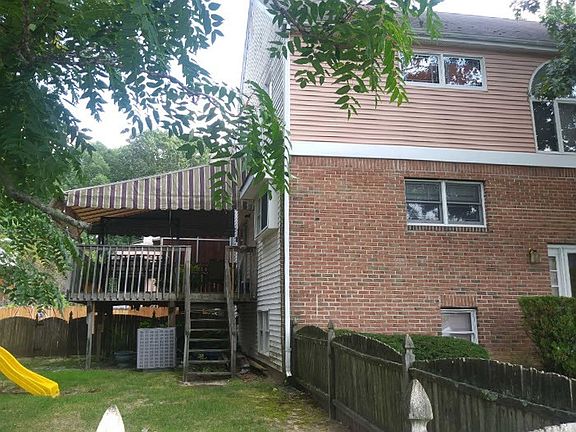 2nd image of 335 Lawrence Ave