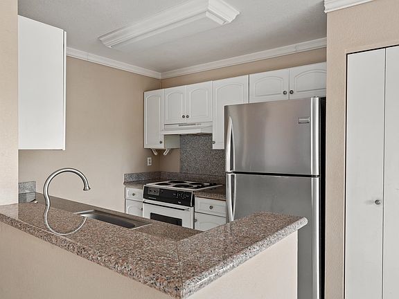 4th image of 480 Kenolio Rd APT 14-202