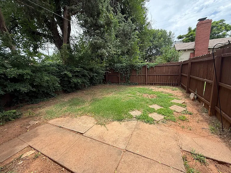 2808 NW 24th St — Photo 27