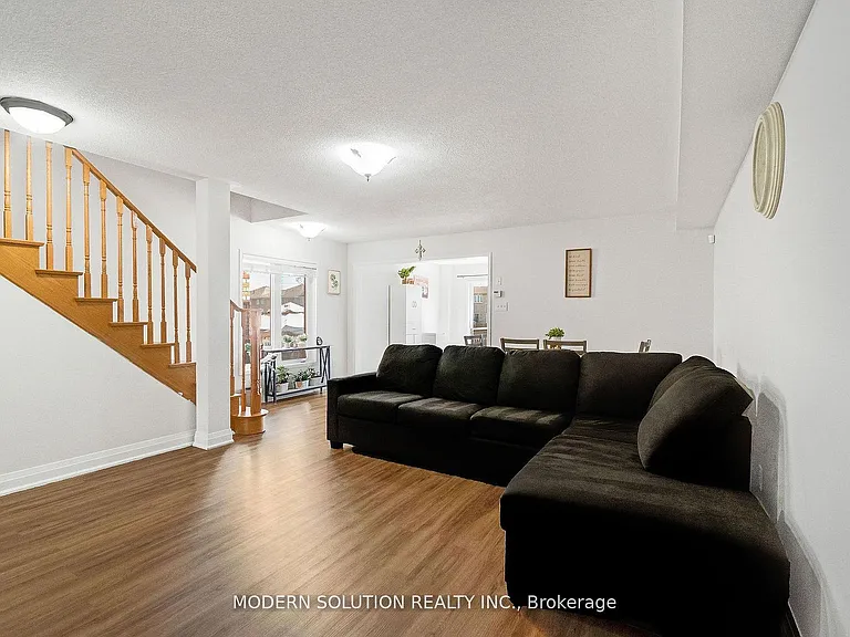 67 Roundstone Dr — Photo 7