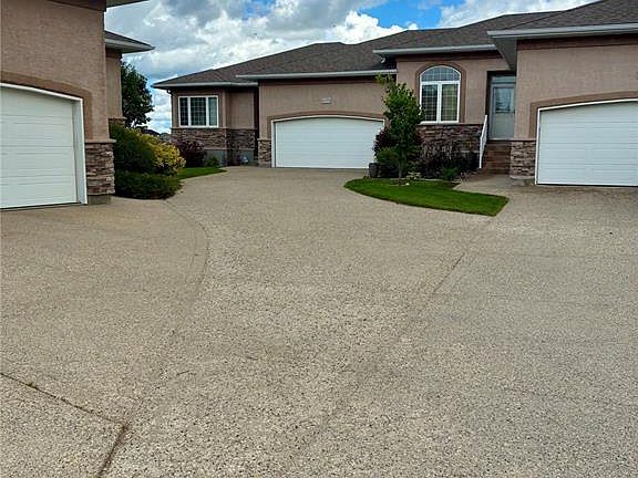 3rd image of 10170 Wascana ESTATES