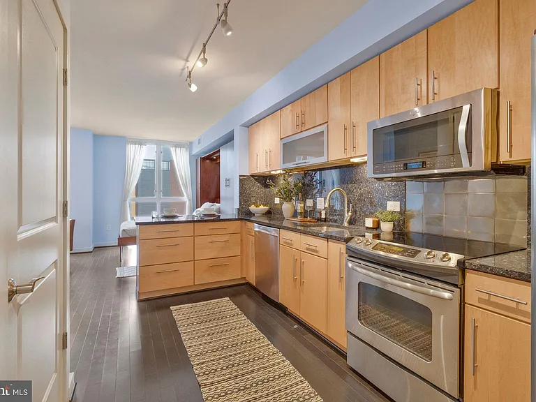 1025 1st St SE #907 — Photo 2