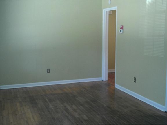 4th image of 725 Center St